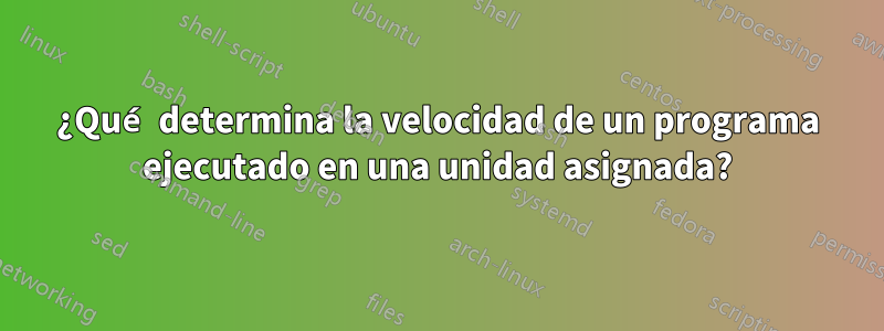 ¿Qué determina la velocidad de un programa ejecutado en una unidad asignada?