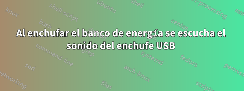 Al enchufar el banco de energía se escucha el sonido del enchufe USB