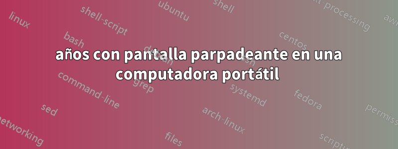 6 años con pantalla parpadeante en una computadora portátil