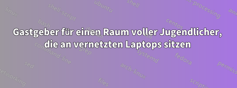 Gastgeber für einen Raum voller Jugendlicher, die an vernetzten Laptops sitzen